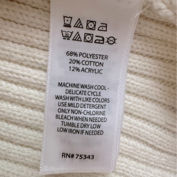 Jessica Simpson Sleevless Knit Top - Picture 4 of 6